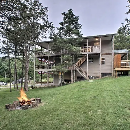 Lakeside Blue Eye Escape With Game Room And Hot Tub!